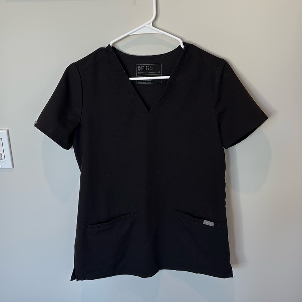 FIGS Two Pocket Scrub Top Black Size Small